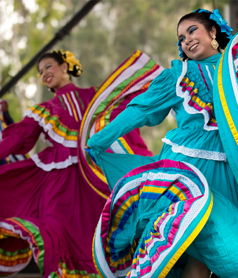 Ballet Folklórico dancers